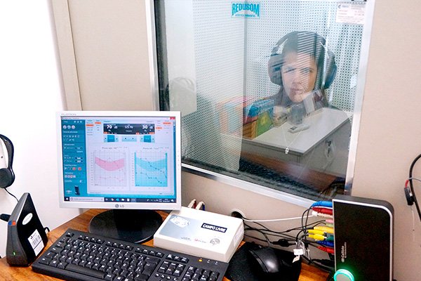 foto-microsom-vila-mariana-sala-audiometro-1.jpg